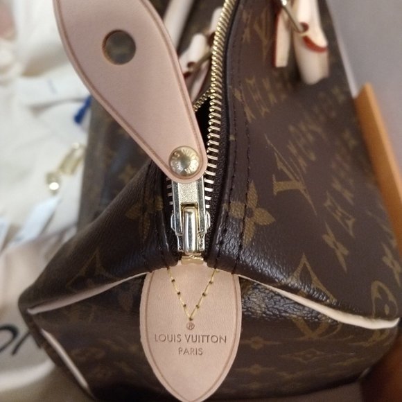 Louis Vuitton M41106 Speedy 40 in monogram -- brand new - Picture 4 of 10